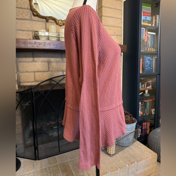 PAPER CRANE Dusty Rose Pink Long Sleeve Waffle Knit Top - Medium - Picture 4 of 11
